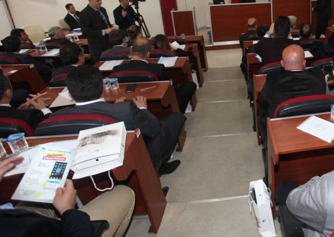 Yeni meclis üyelerine tablet bilgisayar dağıtıldı