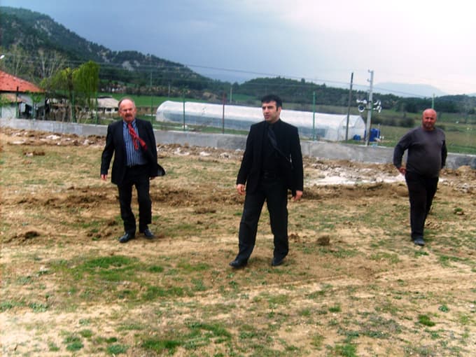 Taraklı futbol sahasında çalışmalar sürüyor