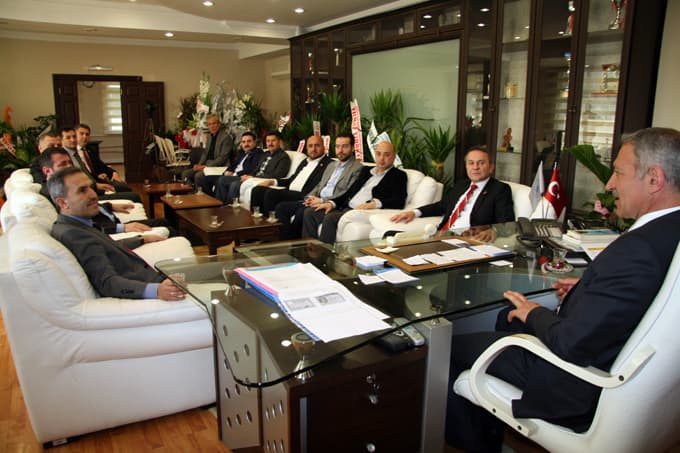 Başkan Dişli, iş adamlarını makamında ağırladı