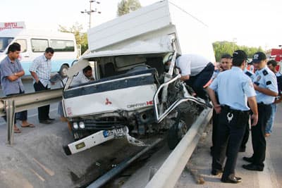 Bariyerlere Çarptı Sonuç Felaket!