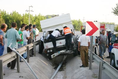 Bariyerlere Çarptı Sonuç Felaket!