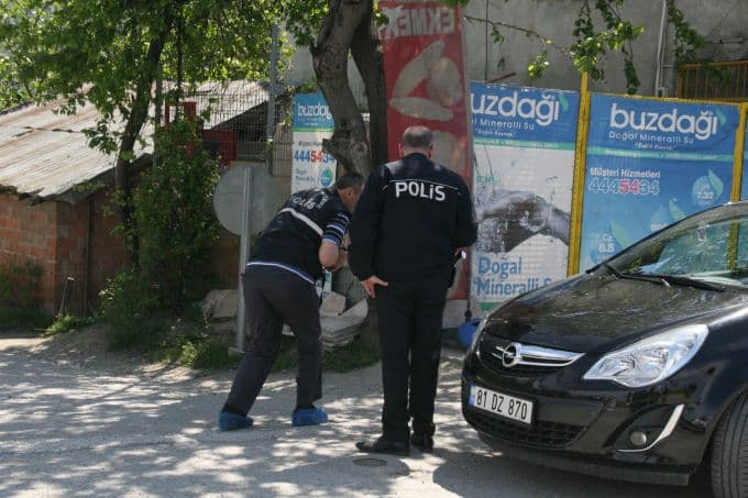 Sakarya'da görevli polis silahlı kavgada hayatını kaybetti
