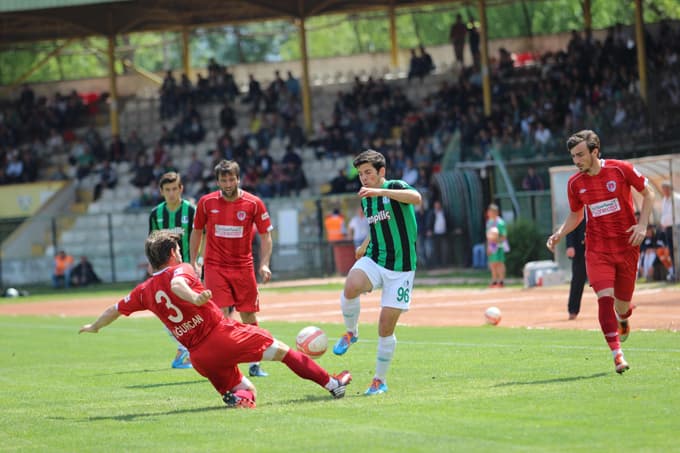 Sakaryaspor direne direne kazanıyor