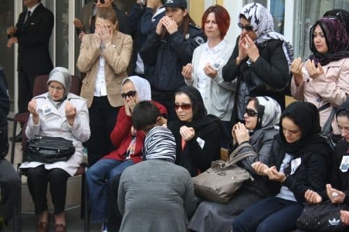 Sakarya'da görevli polis silahlı kavgada hayatını kaybetti