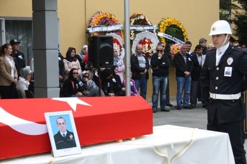 Sakarya'da görevli polis silahlı kavgada hayatını kaybetti