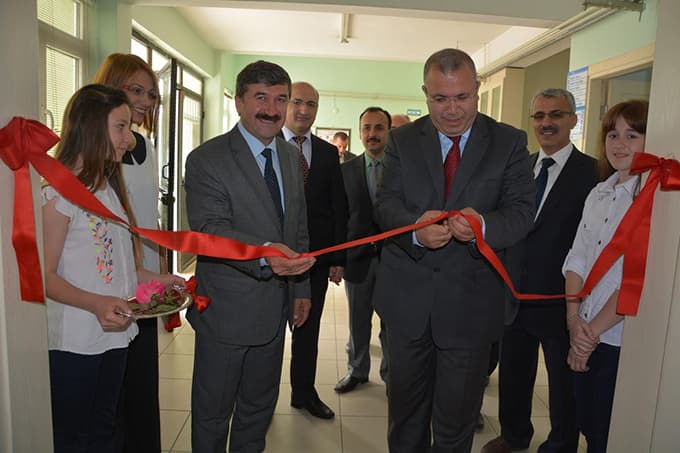 Pamukova'da öğrencilerin resim sergisi heyecanı