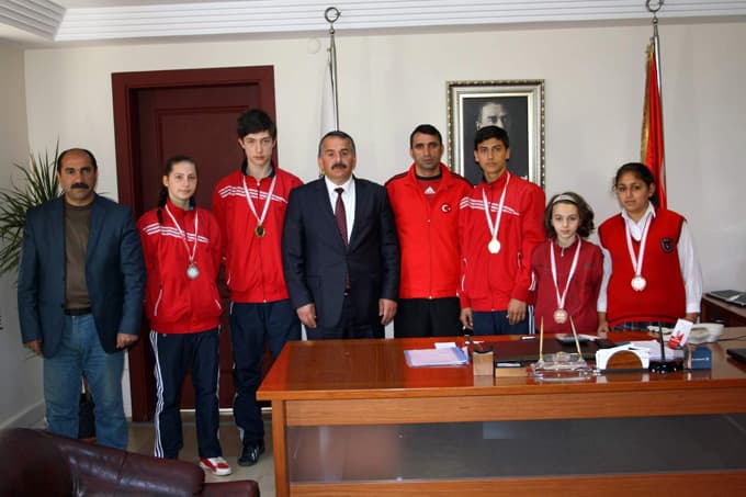 "Gençlerimize yaptığımız yatırımlar meyvelerini veriyor"