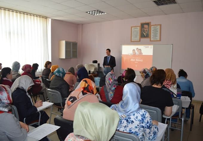 Halk eğitim personeline afet bilinci eğitimi verildi