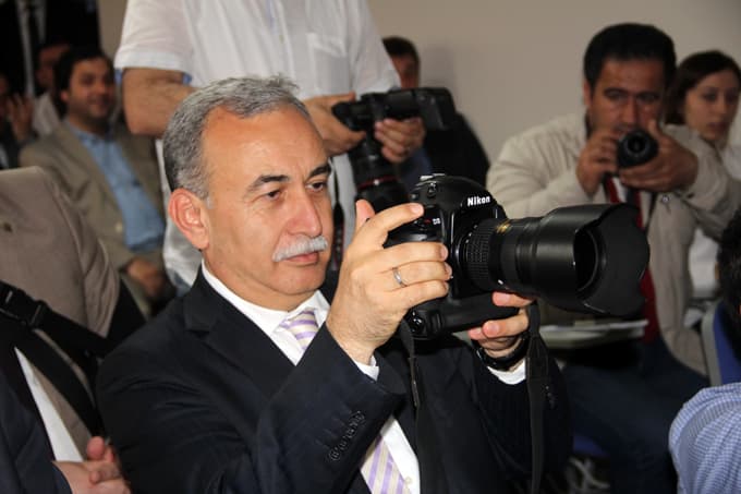 Vali Büyük, gazeteciliğe soyundu