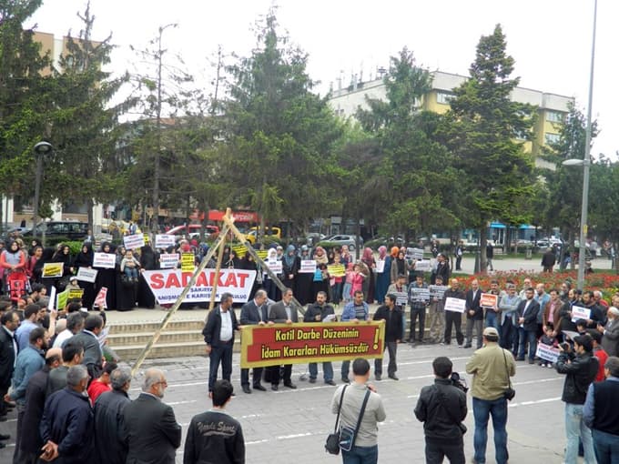 SADAKAT: "Direnen Mısır halkıyla birlikteyiz"