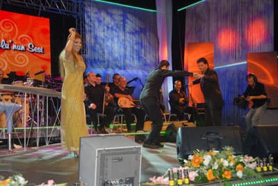 Zara ve Kubat Sakaryalılar'a Güzel Bir Gece Yaşattı