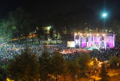 Zara ve Kubat Sakaryalılar'a Güzel Bir Gece Yaşattı