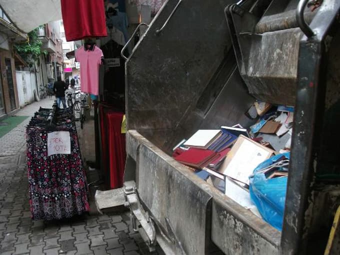 5 bin kitap 'eskidi' diye çöpe atıldı