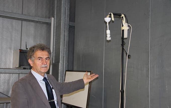 SAÜ'lü Prof. Çerezci'den; "Konuşmayın, mesajlaşın!"