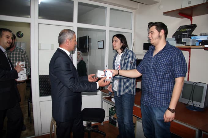 Başkan Dişli, kandil simidi dağıttı