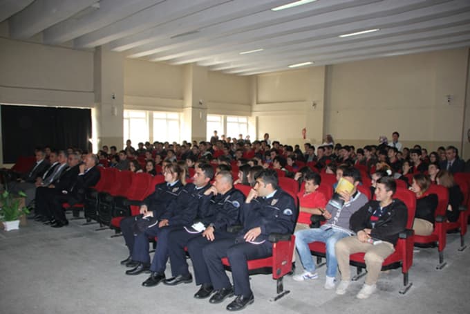 Emniyet lise düzeyinde madde bağımlılığı için harekete geçti