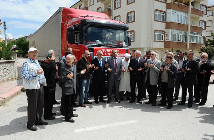 Sakarya'dan Suriye'ye yardımlar devam ediyor