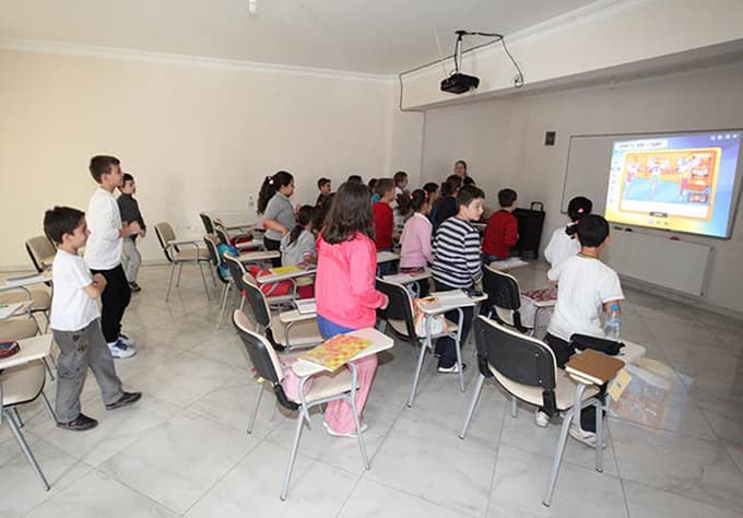 Oyunlarla İngilizce öğreniyorlar