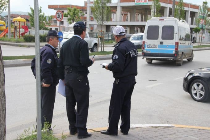 Otomobil ters yönden gelen bisikletliye çarptı