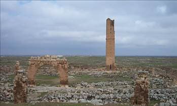 <font face="arial,helvetica,sans-serif" size="2"><strong>Bir masal şehri Harran</strong><br /><br />Şanlıurfa'nın 45 km. g&uuml;neydoğusundakı Harran, Mezopotamya ile Akdeniz'i birleştiren &ouml;nemli bir durak noktası. 5 bin yıllık bir ge&ccedil;mişe sahip. İlk &ccedil;ağlardan beri &ouml;nemli k&uuml;lt&uuml;r merkezi.</font>