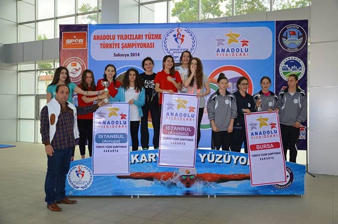 Anadolu Yıldızları yüzme finali yarışları Sakarya'da yapıldı