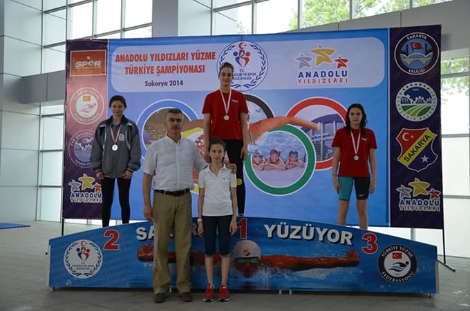 Anadolu Yıldızları yüzme finali yarışları Sakarya'da yapıldı