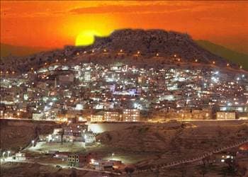 <font face="arial,helvetica,sans-serif" size="2"><strong>Mardin'i g&ouml;rmeden olmaz<br /></strong><br />Taşın insan yaşamındaki yerini, insan emeğinin taşı nasıl şekillendirdiğini g&ouml;rmek i&ccedil;in dinlerin, mezheplerin harman olduğu Mardin'e yolunuzu d&uuml;ğ&uuml;r&uuml;n.</font>