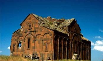 <font face="arial,helvetica,sans-serif" size="2"><strong>Cami ve kilise bir arada<br /></strong><br />Kars'ta, farklı uygarlıkları simgeleyen eserlerin bulunduğu Ani Harabeleri, en cazip turizm merkezlerinden biri. Farklı uygarlıklara ait cami, kilise, kervansaray ve manastırın yer aldığı mekan tam tarihseverlere g&ouml;re...</font>