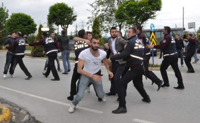 Sakarya Üniversitesi'nde gergin anlar!