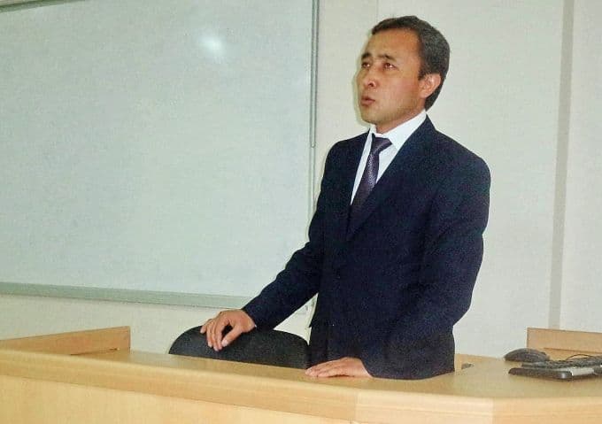 Kırgızistanlı öğretim üyesi SAÜ'de konferans verdi