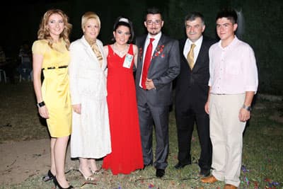 <p align="center"><font face="verdana,geneva" size="2">Pekşen Ailesi,&nbsp;kızları Tuğba'nın yanından bir an olsun bile ayrılmadı.</font></p>