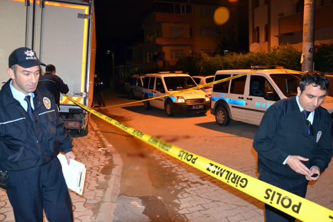 Polisin yaralı halde bulduğu şahıs hastaneye kaldırıldı