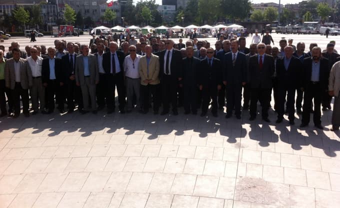 Çiftçiler Günü vesilesiyle Atatürk Anıtına çelenk bırakıldı