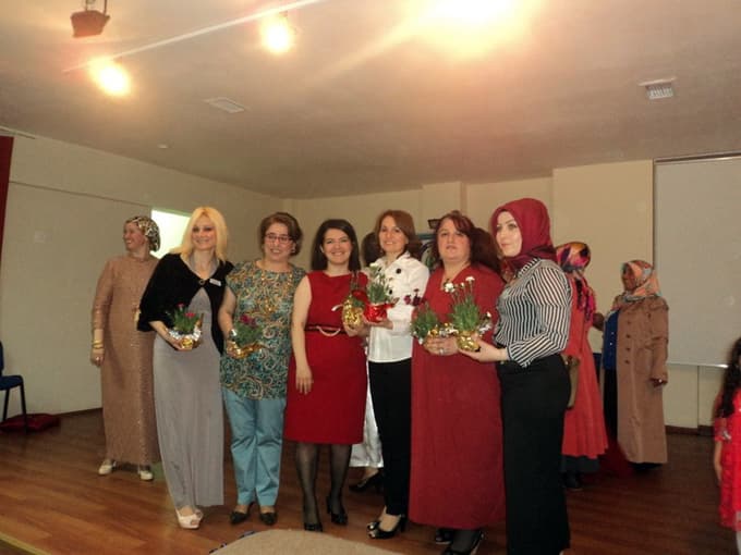 Yenikent HEM'den, defileli anneler günü programı
