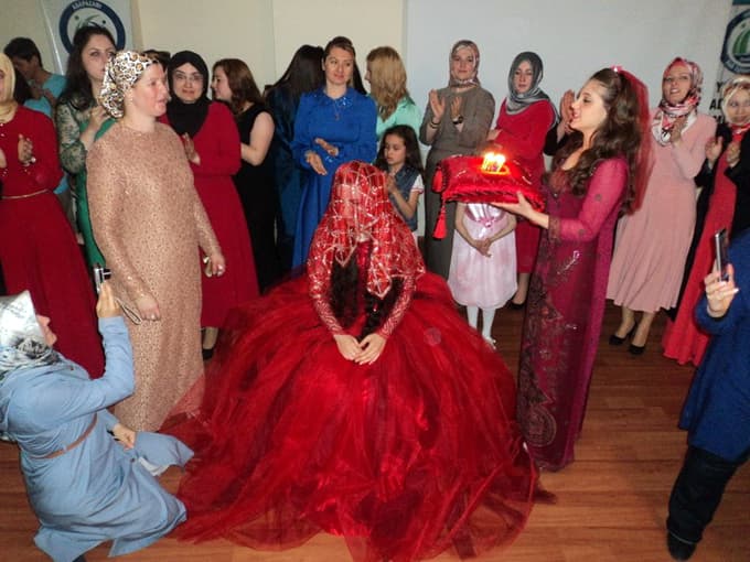 Yenikent HEM'den, defileli anneler günü programı