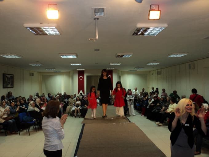 Yenikent HEM'den, defileli anneler günü programı