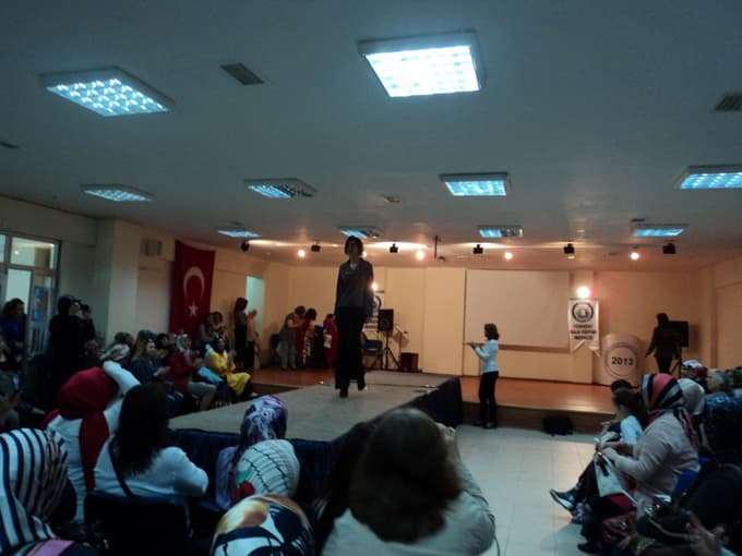 Yenikent HEM'den, defileli anneler günü programı
