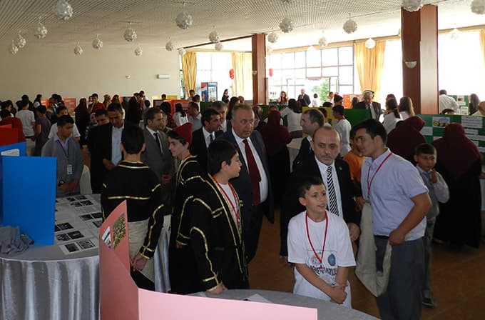 Erenler M. Gölhan Ortaokulu'nda TÜBİTAK 4006 Bilim Fuarı