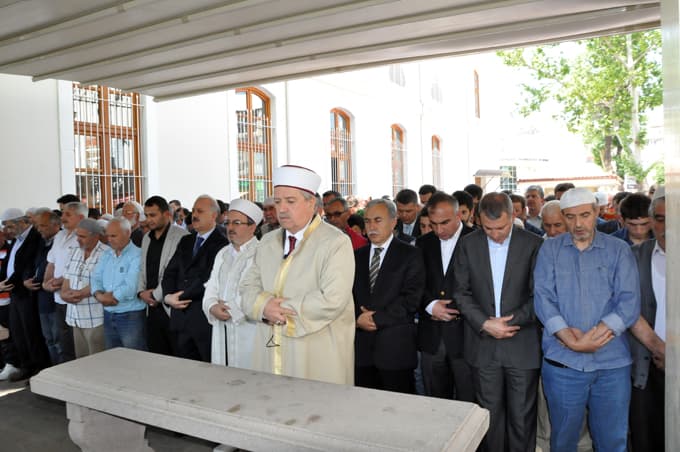 Ölen madenciler için gıyabi cenaze namazı kılındı