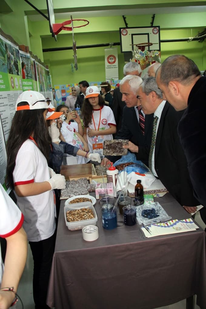 Mehmet Zorlu'da Bilim Fuarı proje sergisi