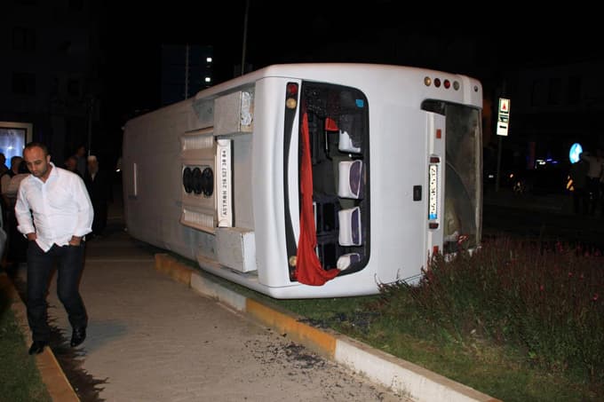 Midibüs, panelvanla çarpıştı: 5 Yaralı
