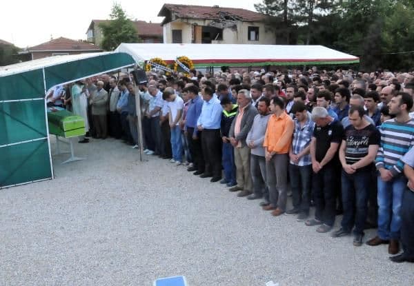 Göğsüne top çarpan 18 yaşındaki futbolcu hayatını kaybetti