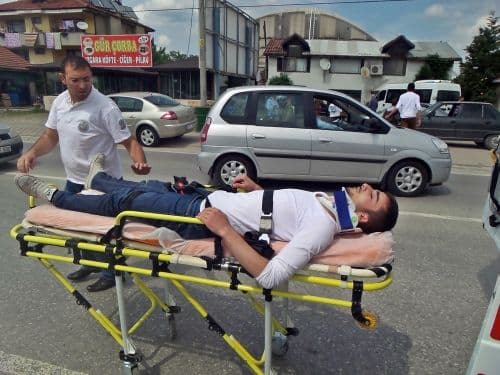 Sapanca'da motosiklet otomobille çarpıştı