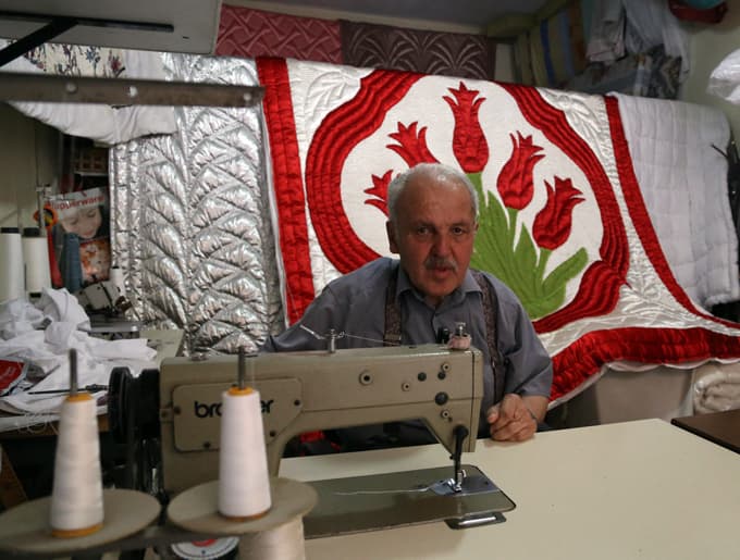 Yorgancılığın kitabını yazdı