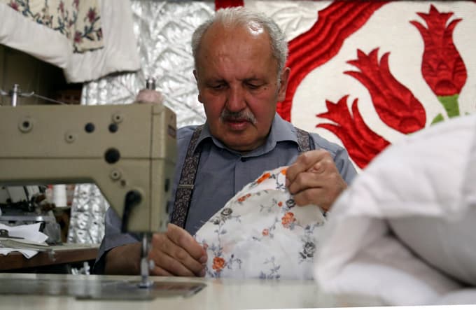 Yorgancılığın kitabını yazdı
