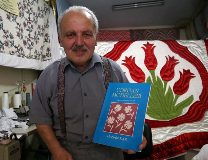 Yorgancılığın kitabını yazdı
