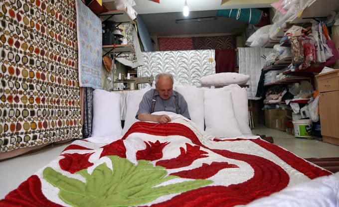 Yorgancılığın kitabını yazdı