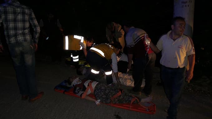 Sapanca'da arazi aracı şarampole devrildi