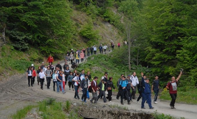 Doğa tutkunları geçişe yürüdü