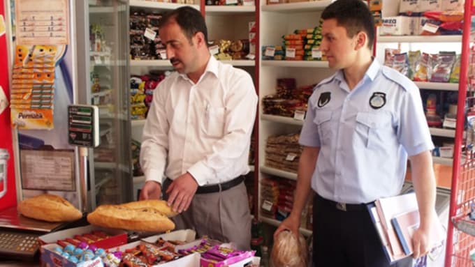 Taraklı'da zabıta ekmek gramaj kontrolü yaptı